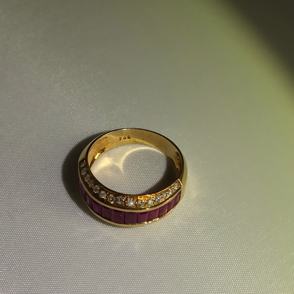 18K Ruby & Diamond Ring - Picture 3 of 16